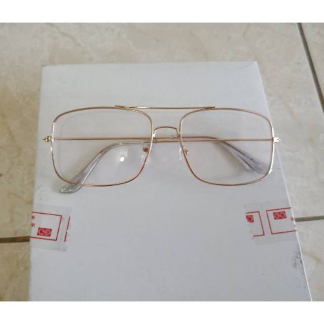 Kacamata fashion persegi gold UM603