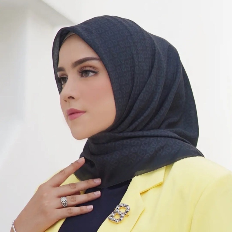 Tapis Square Buttonscarves black butternut red fossil