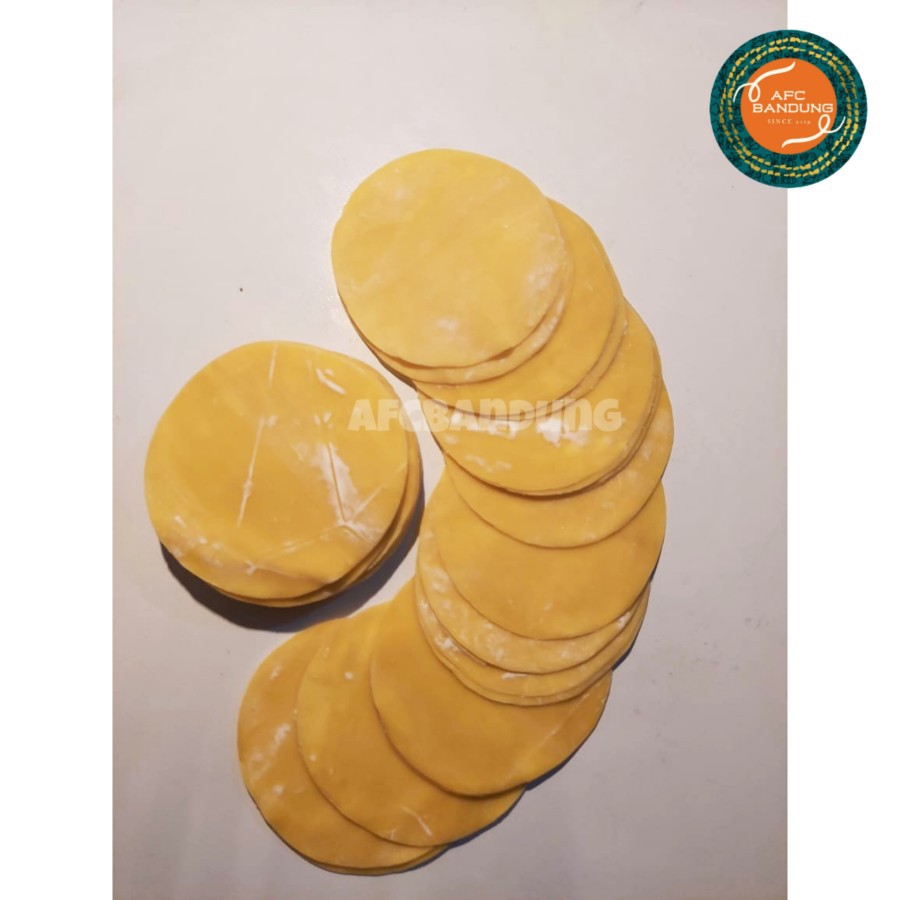 

Kulit Dimsum Gyoza Siomay Pangsit BULAT Kuning 250gr Diameter 8 cm