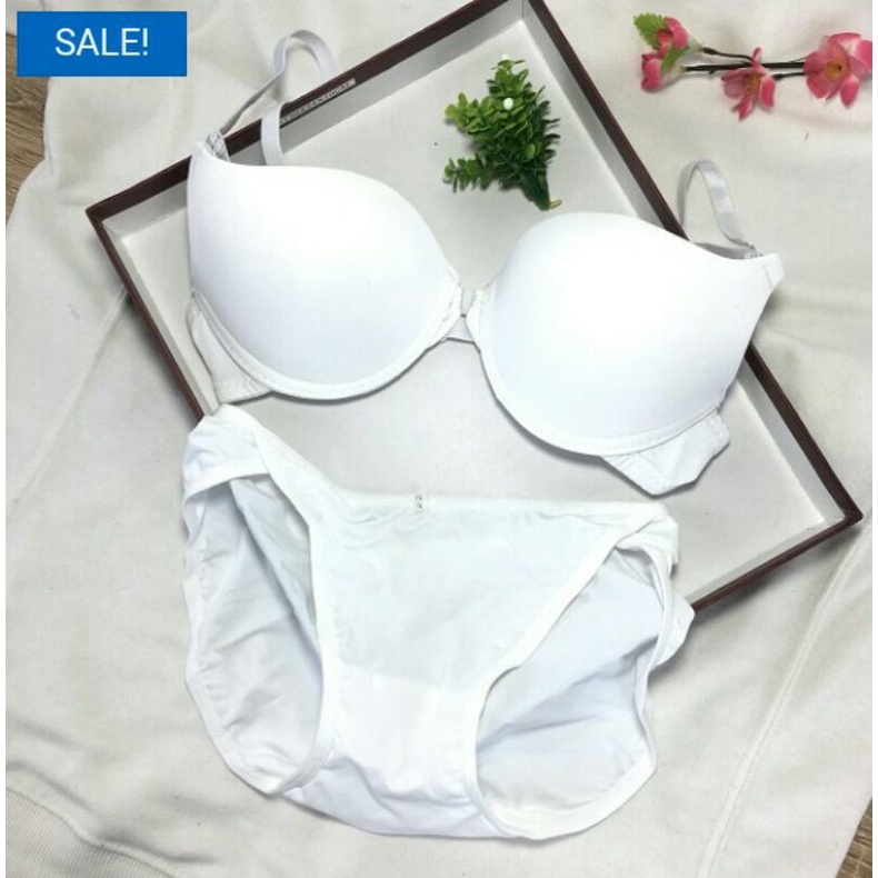 set bra dan celana dalam