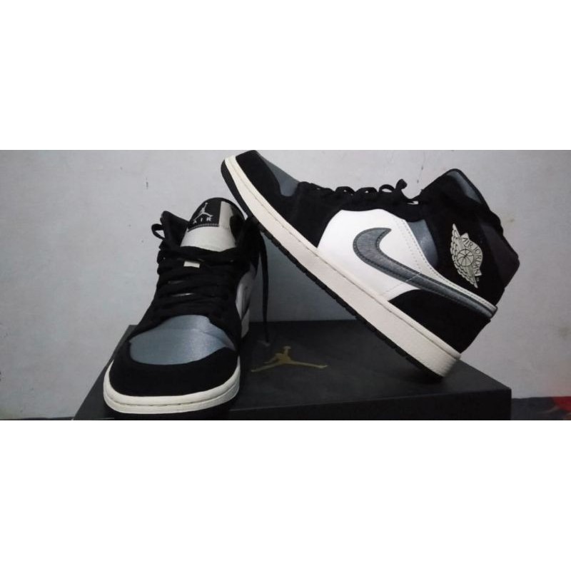 Preloved NIKE AIR JORDAN 1 MID SE SATIN GREY