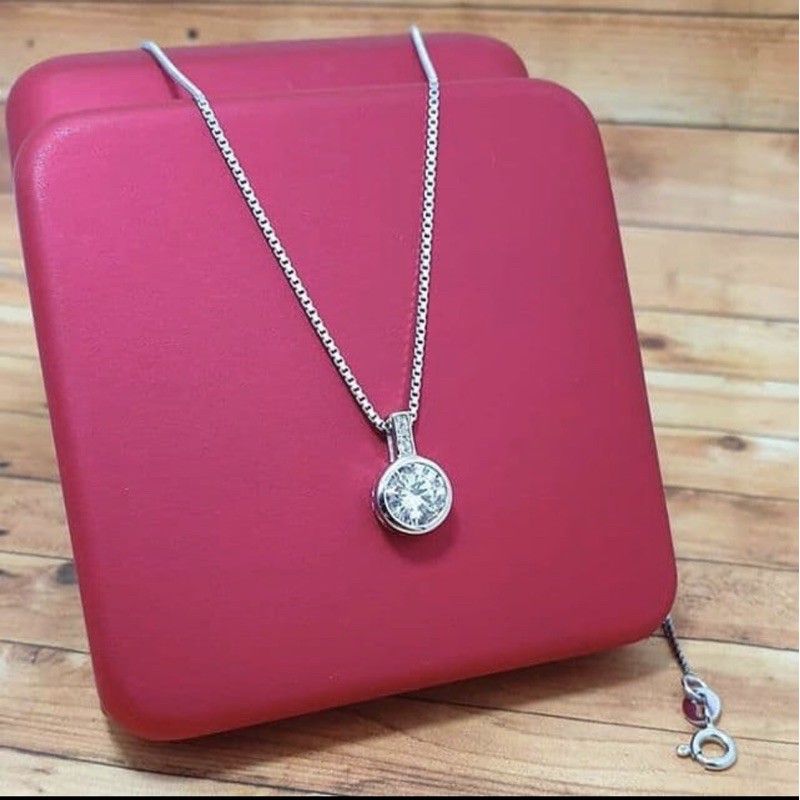 Kalung liontin perak 925 lapis emas putih kalung liontin perak 925 lapis emas putih