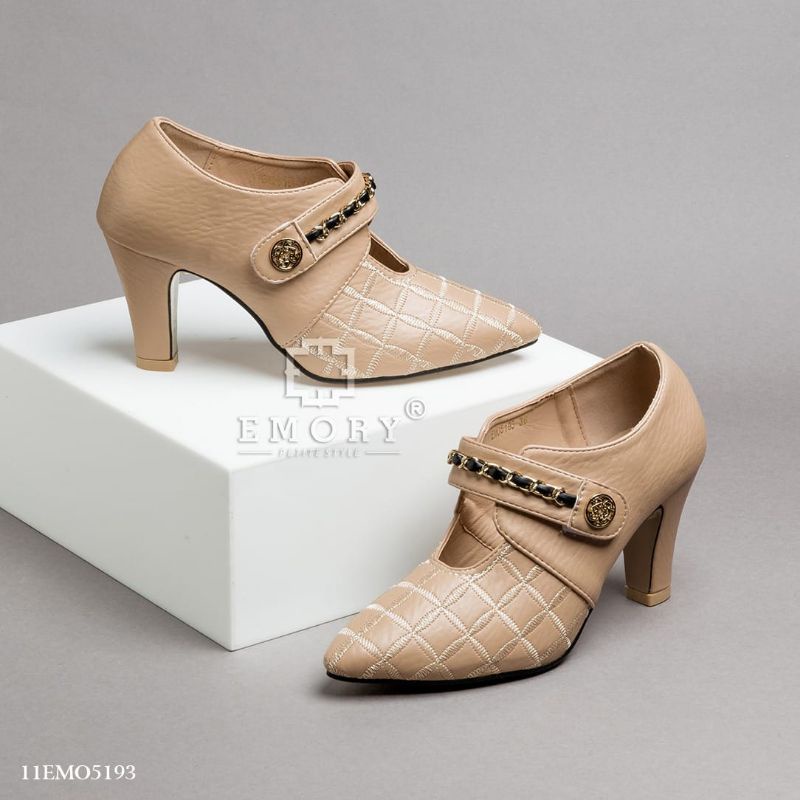 Sepatu Wanita Emory Andreen 11EMO5193 Boot terdiri dari tiga  warna