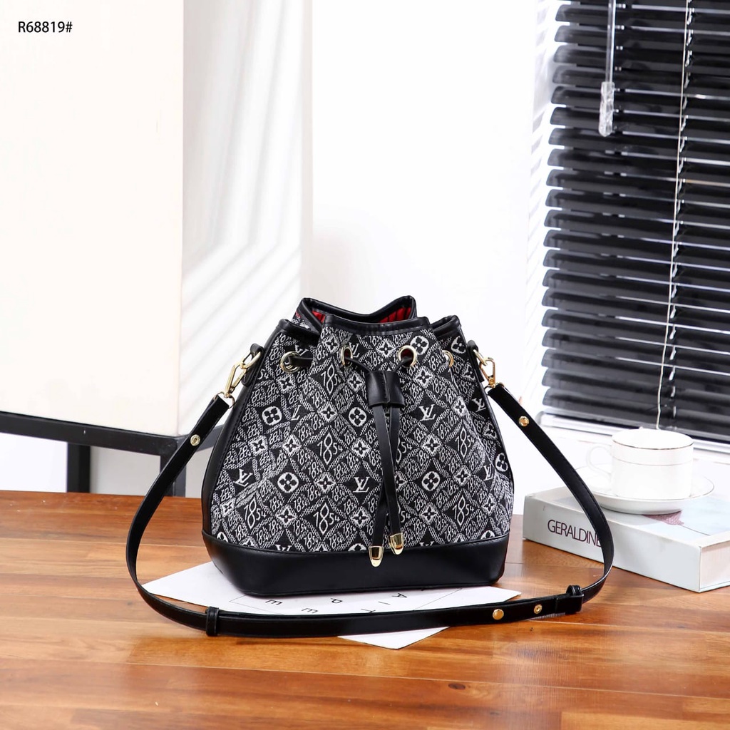 R68819 Since 1854 Petit Noe Bucket Bag