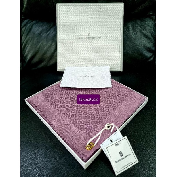 Buttonscarves Wisteria Tapis Square