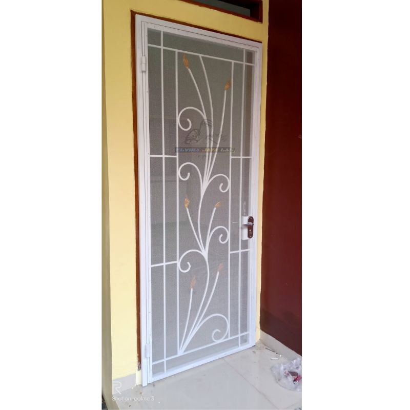 Pintu teralis kawat nyamuk