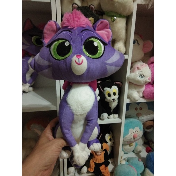 boneka. kucing ungu