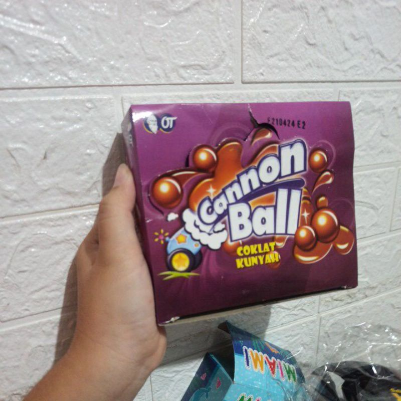 

canonball cannonball / cannon ball coklat kunyah sebox isi 24