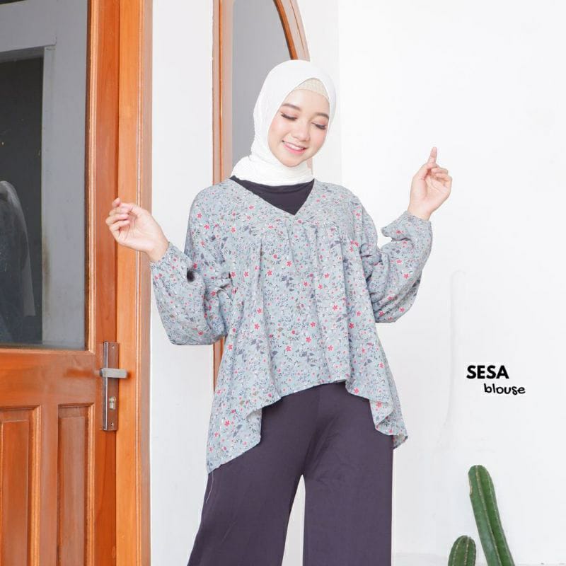 BLOUSE KOREAN STYLE ATASAN WANITA MOTIF FLORAL FLORA BUNGA LENGAN BALON V NECK SESA NAVA - BAHAN WOLFIS