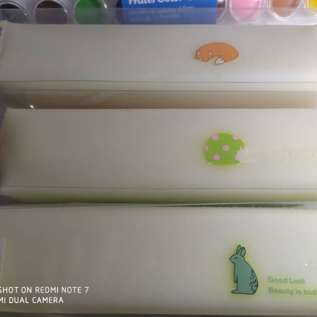 

Kotak pensil transaparant