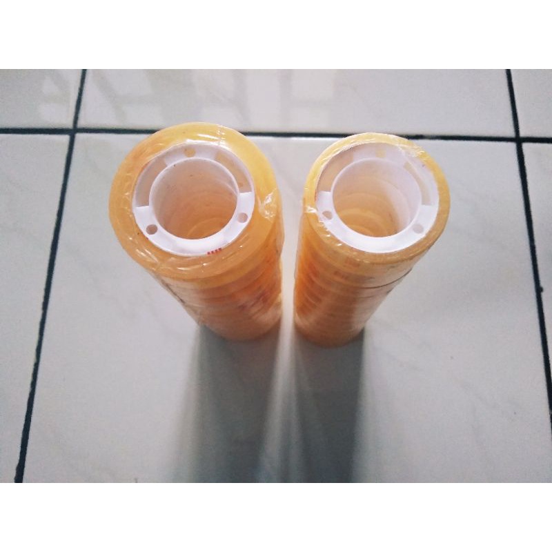 

Isolasi/selotip bening merk nachi ukuran 12 mm atau 1/2 inch panjang (25 yard)