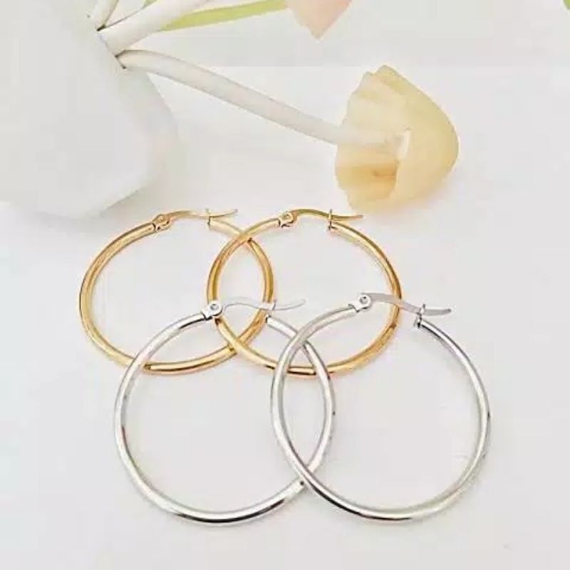 Anting Model Bulat Titanium Wanita