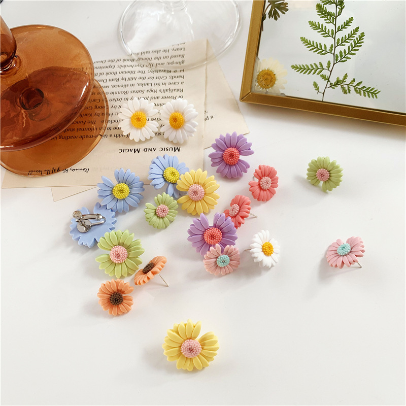 Anting Klip On Tanpa Tindik Desain Bunga Daisy Bahan Resin Untuk Wanita