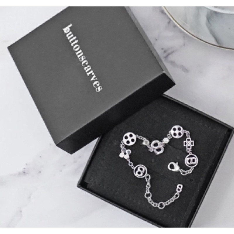 Buttonscarves Luxe Signature Bracelet, Disposable Mask, Everything Chain
