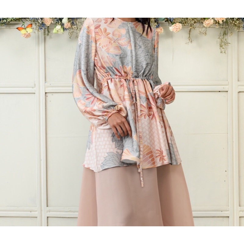 wearing klamby - claire blouse in cotton candy size XS