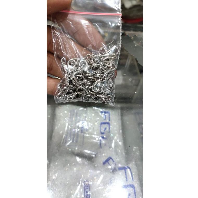 

Produk kami kokot udang 1,2cm silver isian 100..L4gi rame