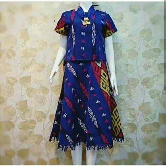 Set rok tenun ikat motif toraja