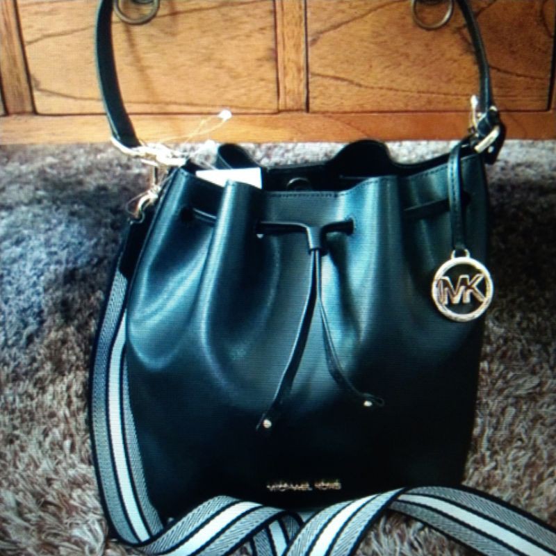 TAS BRANDED ORI MK EDEN MEDIUM BUCKET BAG BLACK