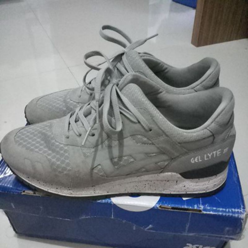 sepatu asics gel lyte lll