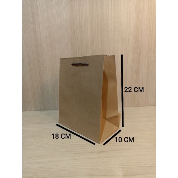 

Paper bag R5 - LB10 polos coklat size 18 x 10 x 22 ( P x L x T)