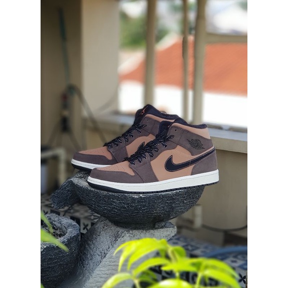 Nike Air Jordan 1 Mid SE Dark Chocolate Original