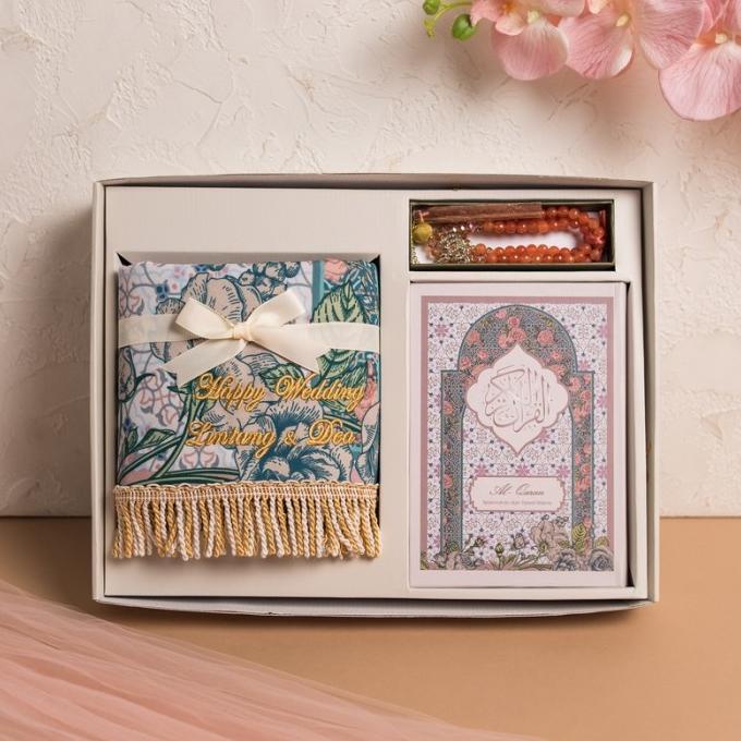 

Howel And Co - Chava Luxurious Prayer Set .