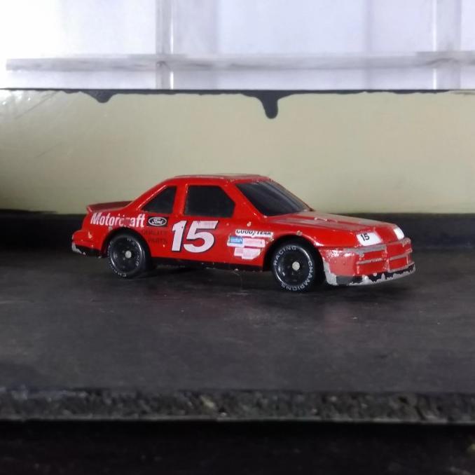 ] Nascar diecast no.15 loose merah