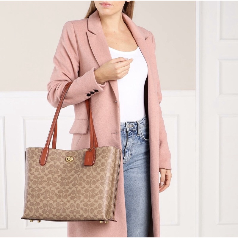 Coach Willow Tote Signature
