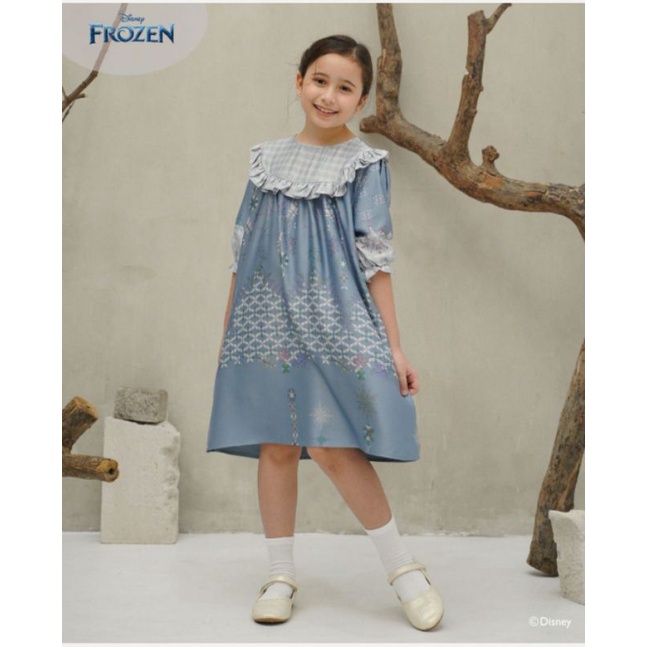 Frozen sparkle dress (size M) by geulis
