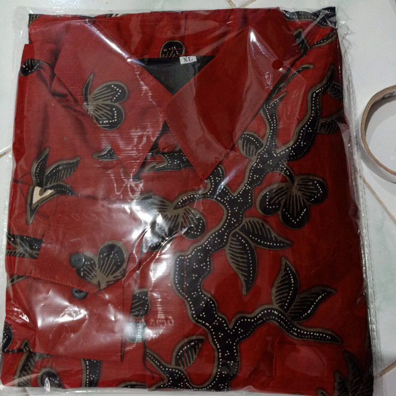 RANTING MERAH RAFANDA BATIKSOLOAMANAH KEMEJA BAJU BATIK PRIA SOLO LENGAN PANJANG PENDEK LAPIS FURING ATASAN BATIK PREMIUM MODERN KATUN HALUS MOZAIS MERAK PINK BANGAU WARNA GURDO EMAS TRESNO KARISMA MERAH ALBANI MAHKOTA BUNGA SATRIO SAE PRAKARYA NAGA BIRU