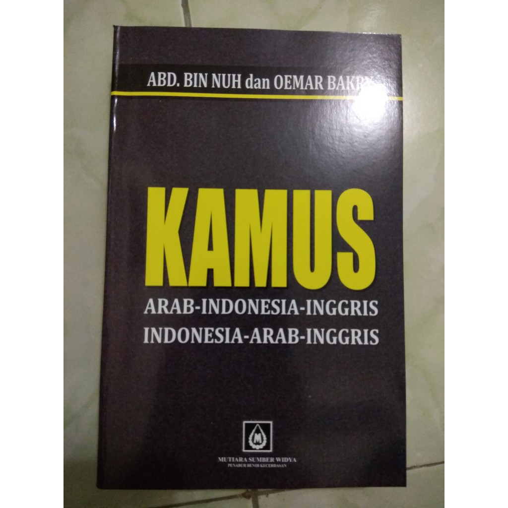 ready stock  kamus arab,indonesia, Inggris 3 bahasa by. abd.bin nuh dan oemar bakry