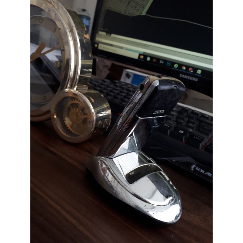 Desktop Nokia 8810 Chrome edition langaka