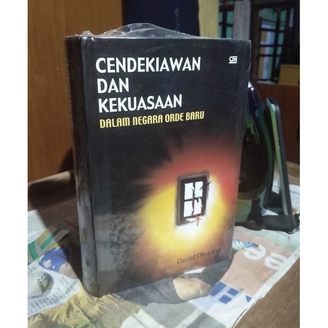 BUKU ORIGINAL (DANIEL DHAKIDAE - CENDIKIAWAN DAN KEKUASAAN DALAM NEGARA ORDE BARU)