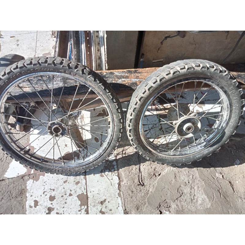 velg klx uk belakang 16/185.uk depan 19/140 set tinggal pake+ban