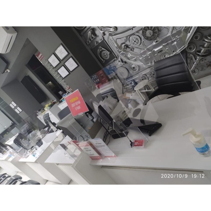 

Jual Partisi Akrilik - Sekat Pembatas Covid Corona Uk.60 X 60 Cm - 3 Mm Bagus