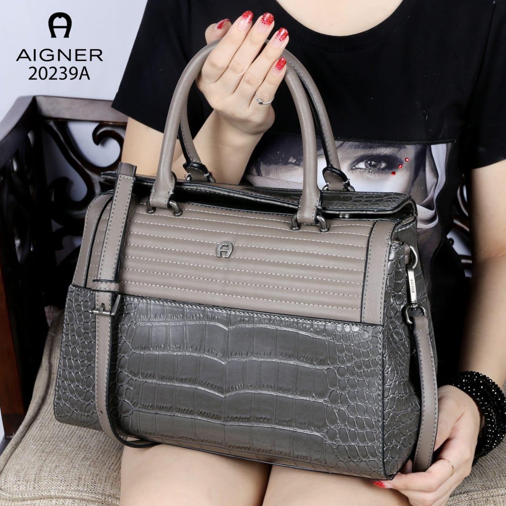AIGNER Vintage Valois Shoulder Bag Croco Vs Leather like Ori Hardware Black (20239A) CE