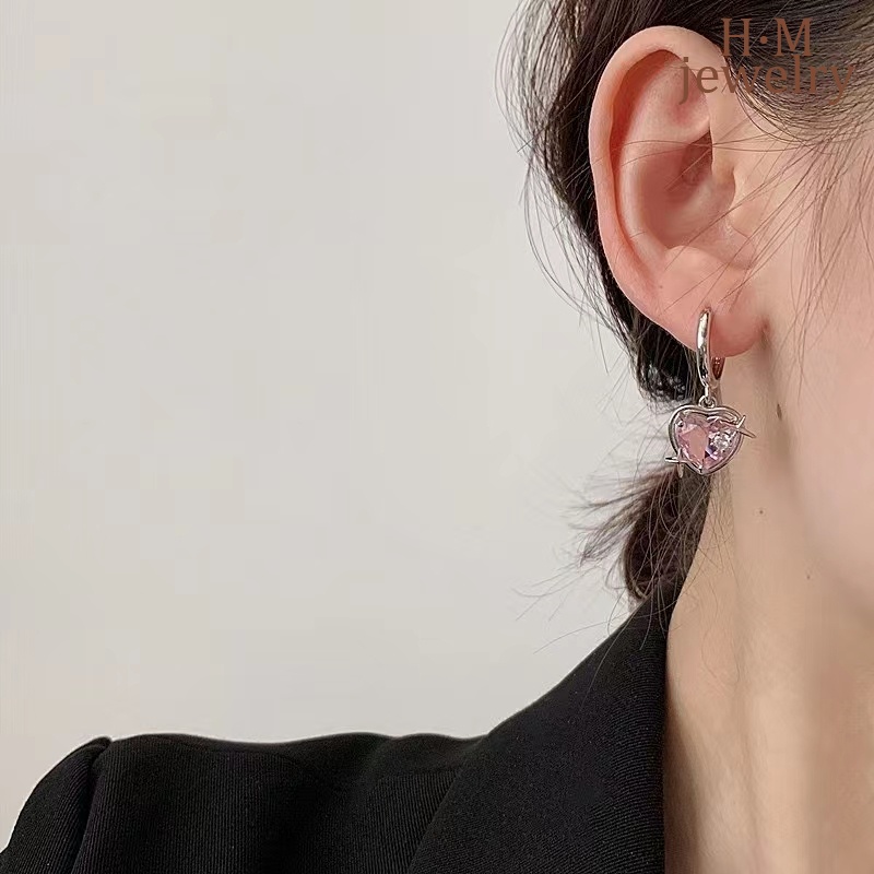 Anting Tusuk Bentuk Hati Aksen Berlian Imitasi Warna Pink Untuk Wanita