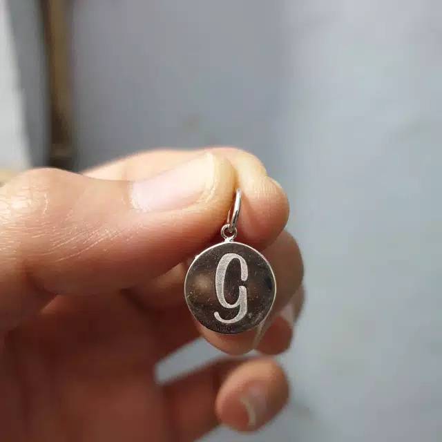 LIONTIN EMAS HURUF F G H PUTIH