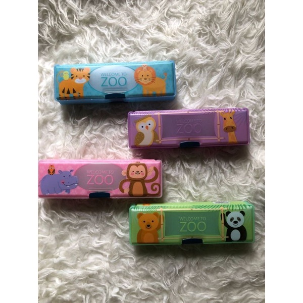 

KOTAK PENSIL MAGNET 2 SISI MOTIF ZOO