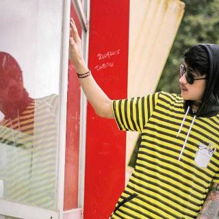  Kaos  Hoodie Distro Unisex Cewek Cowok Kuning Motif  Salur  