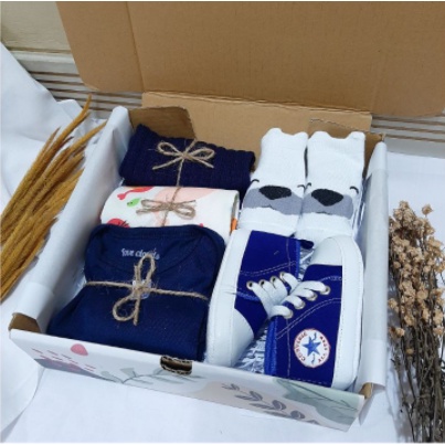 Hampers Kado baby bayi perlengkapan pakaian celana sepatu topi baju bayi newborn baru lahir perempuan laki laki