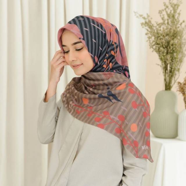 Hijab Voal Segiempat Motif My Lady Isabel Jilbab Kerudung Segi Empat Motif