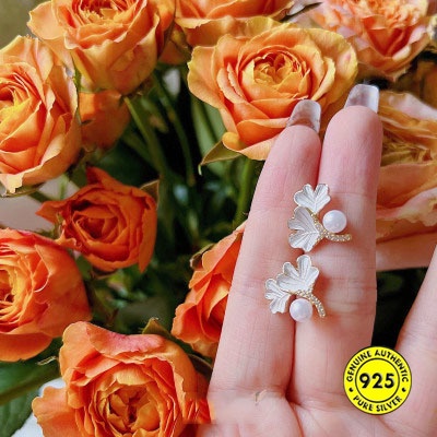 Anting Tusuk Sterling Silver 925 Lapis Emas 18K Desain Daun Ginkgo Hias Mutiara + Berlian Untuk Wanita