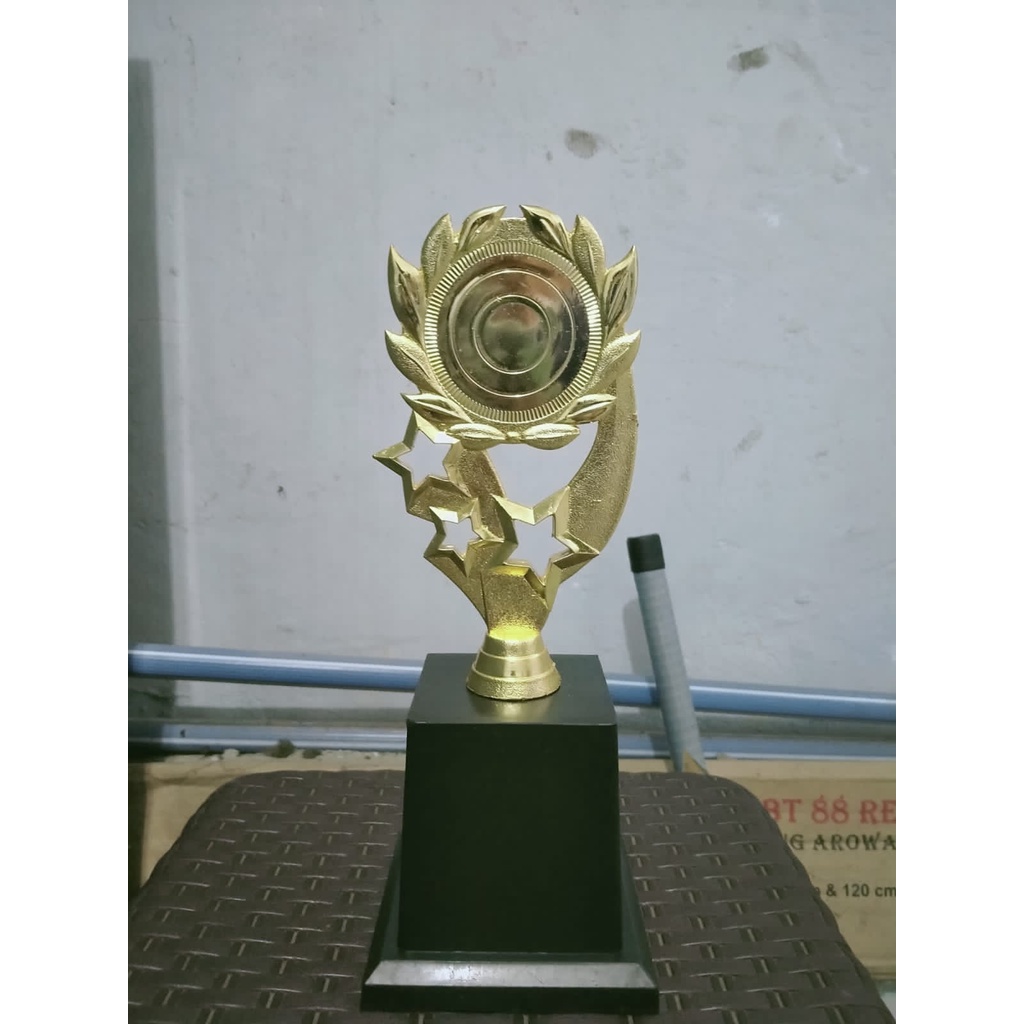 

PIALA LOMBA FIGUR15
