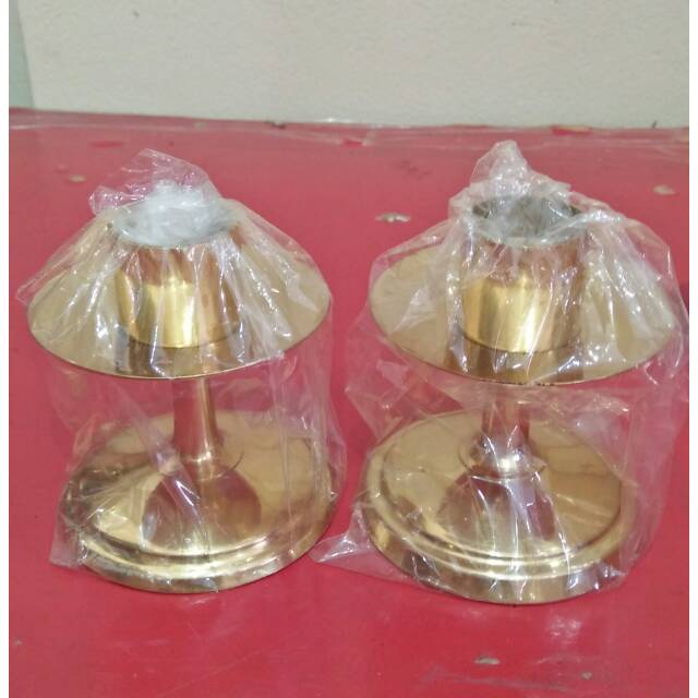 Kaki lilin / tempat lilin / tempat lilin kuningan