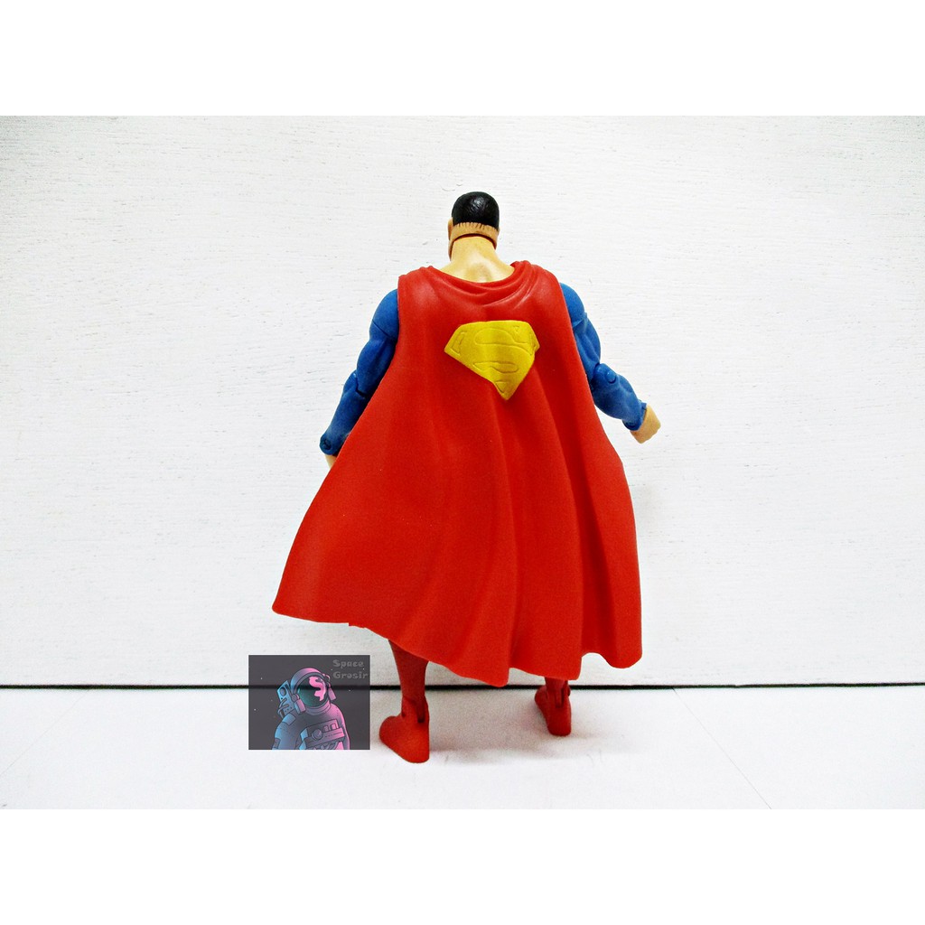 Action Figure / Pajangan / Mainan Superman DC