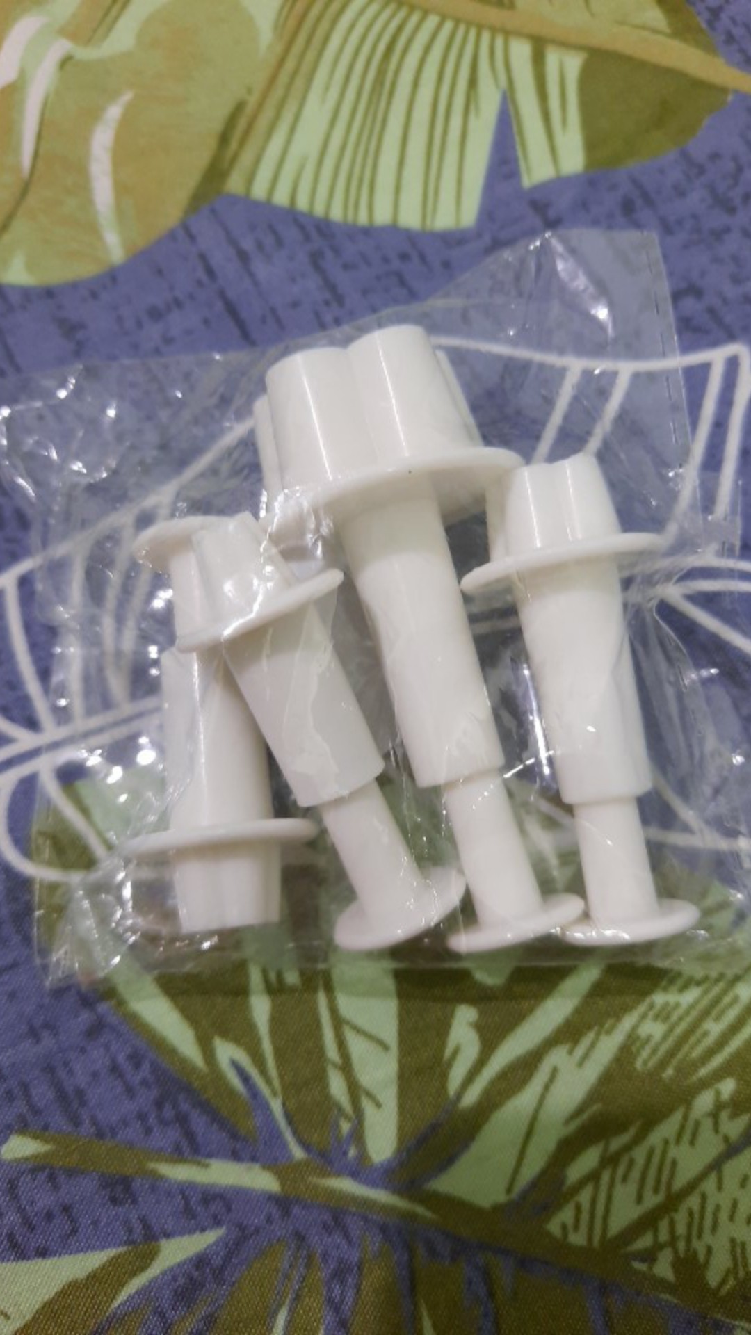 4pcs Cetakan Adonan Kue Fondant Desain Plum Blossom Spring Bahan Plastik