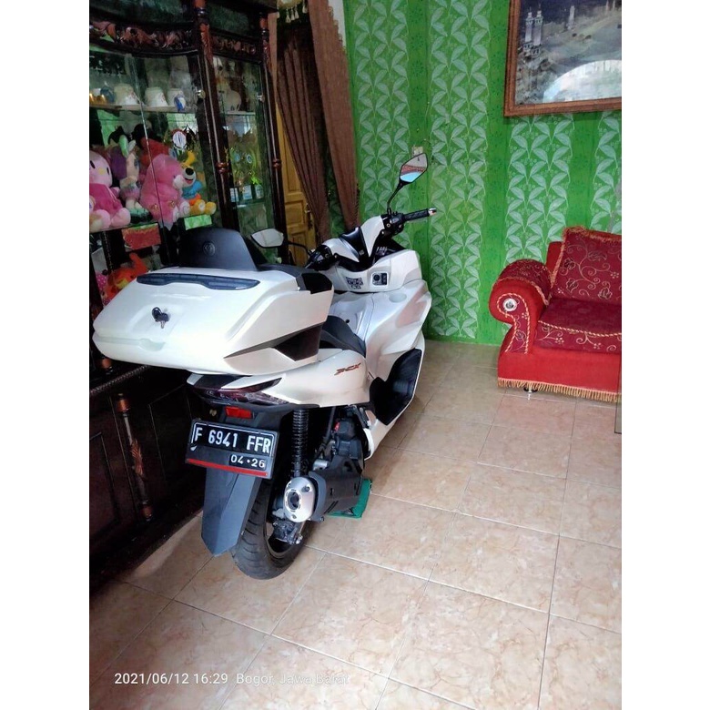 Top Box belakang PCX 160.