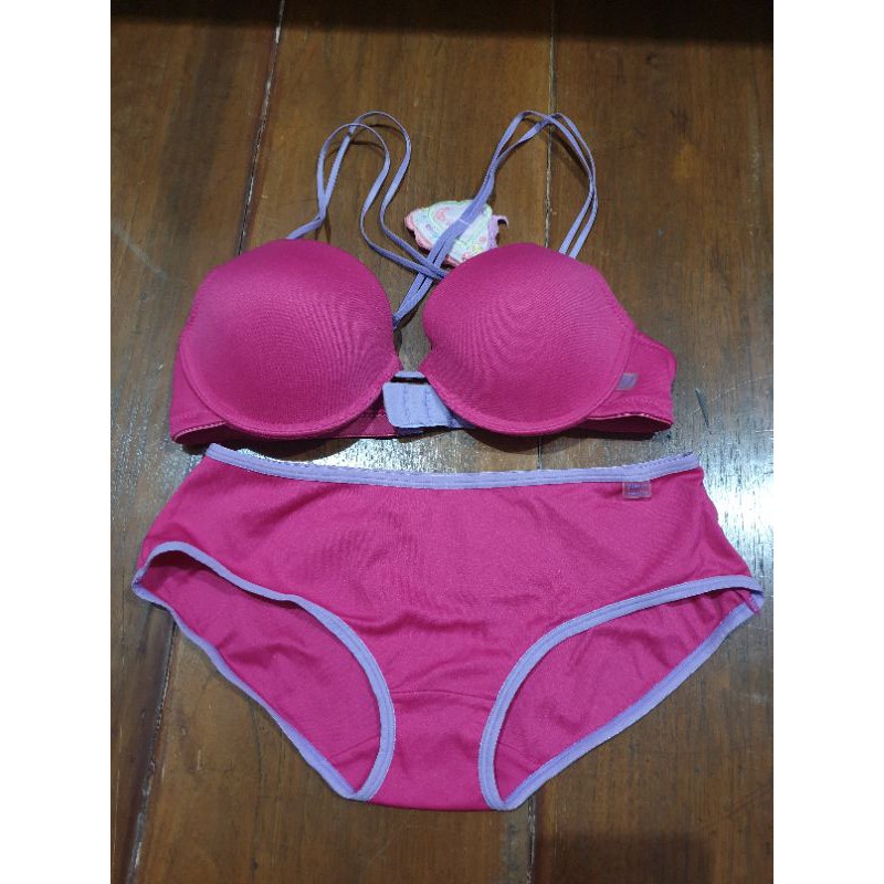 Bra merk PierreCardin / Pakaian dalam wanita warna Pink Fanta cerah