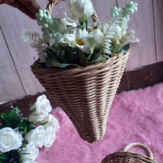 Pot Rotan Gantung Unik Model Ice Cream vas dinding Pot Rotan Gantung Unik Model Ice Cream vas dinding